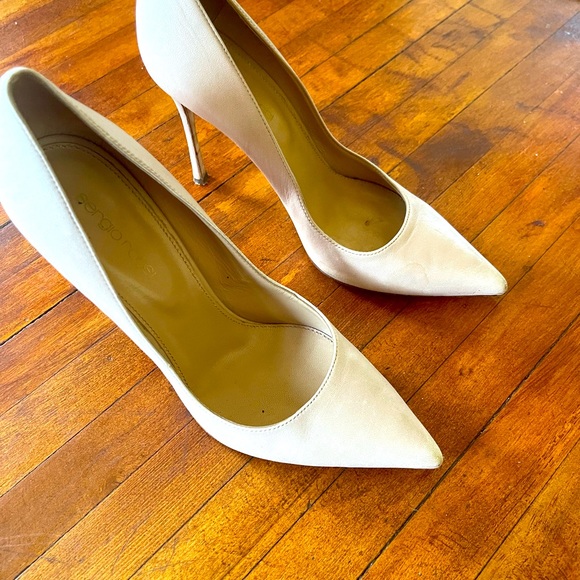 Sergio Rossi pump in cream color,4 inch heels! - Picture 2 of 9